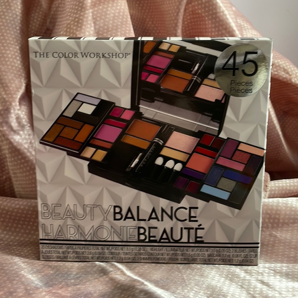 Beauty Balance 45 piece Coffret — lips, cheeks and eyes! BNIB